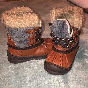 Baby Gap snow boots - size 6